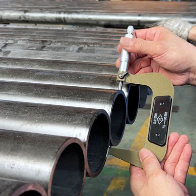 Grado 4130 Tubo di acciaio in lega di alta trazione cromoloide per perforazione di petrolio e tubi di canna di perforazione con costruzione senza saldatura